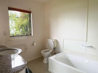 Tranquil Waterfront Getaway - Point Wells - 2