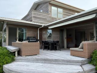 Tranquil Waterfront Getaway - Point Wells - 5