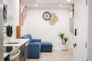 Cozy & Stylish 1BR Suite - 9