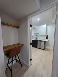 Cozy & Stylish 1BR Suite - 7