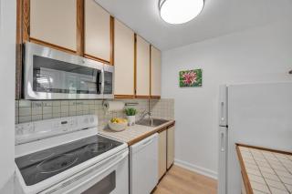 Hale Kai 110 · HKI 110 1BD Condo w Oceanviews and Oceanfront Poo - 6