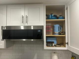 Cozy Family Friendly Suite Near Whyte, UofA, Kinsmen with Desks or Home-office and Full Kitchen - 2