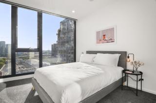 Elegant 2-Bed with Superb Views & Amenities - 6