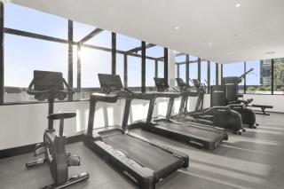 Elegant 2-Bed with Superb Views & Amenities - 3