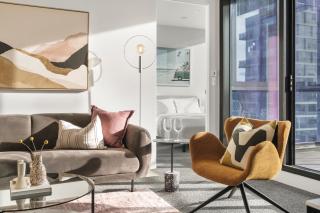 Elegant 2-Bed with Superb Views & Amenities - 2