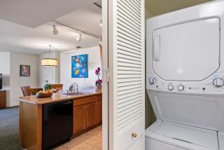 Kaanapali Shores 709 · Tropical Hawaiian Getaway 1BD Ocean View - 3