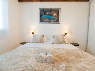 Les Ti Kaz d'Auguste: Accessible PMR aux Avirons - FR-1-786-79 - 2