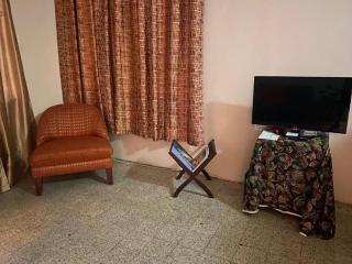 Secure charming 1-bedroom house - 2