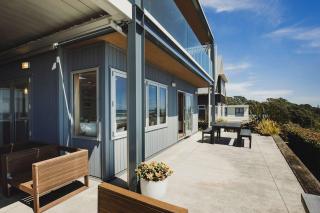 Clifftops - oceanfront retreat in Oakura Beach - 9
