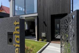 Modern Luxury In New Plymouth - relax and explore - 9