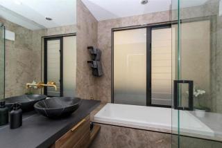 Modern Luxury In New Plymouth - relax and explore - 1