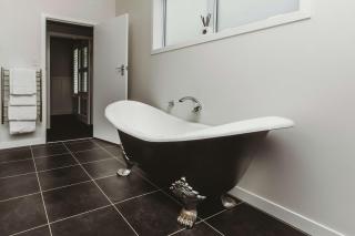 Buller Noire - luxury New Plymouth oceanview home - 1