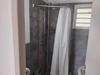 Maison charmante à Rivière-Pilote avec vue sur la montagne - 7