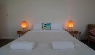 Bungalow Eight - 1930s charm near Pukekura Park - 4