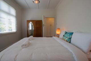 Bungalow Eight - 1930s charm near Pukekura Park - 2