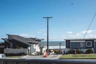 Holiday on Hamblyn - 2 BR home near Fitzroy Beach - 4