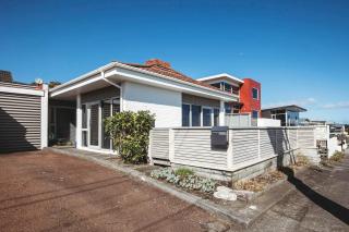 Holiday on Hamblyn - 2 BR home near Fitzroy Beach - 0
