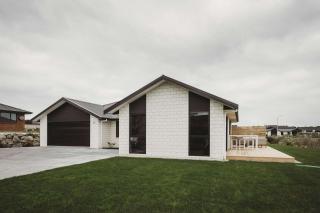 Bell Block Beauty - pristine 3BR home near beach - 8