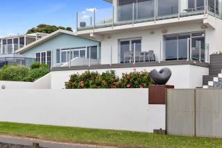 Beachfront Breeze - sea views for days - 0