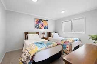 Beachfront Breeze - sea views for days - 6