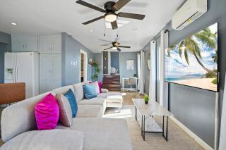 Darling 2 bedroom 1 bathroom Highland Park Home with Jacuzzi and View - 0