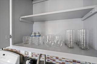 Darling 2 bedroom 1 bathroom Highland Park Home with Jacuzzi and View - 5