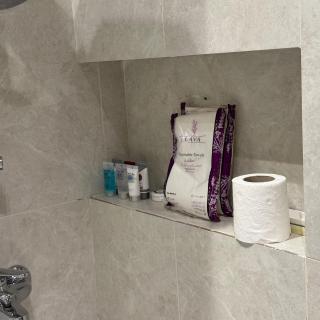 غرفة وصالة بدخول ذكي وشاشة 75 بوصة سمارت - 4