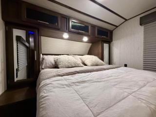 Premium Glamping - Pool Waterslide Wi-Fi & Private Patio Lounge - 4