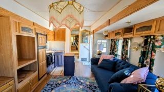 Trailer Glamping - Steps from the beach - 9