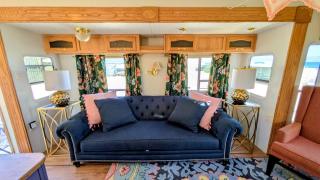 Trailer Glamping - Steps from the beach - 8