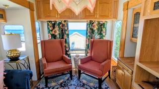 Trailer Glamping - Steps from the beach - 4