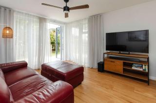 Charming Cottage - with deck & beach access - 4