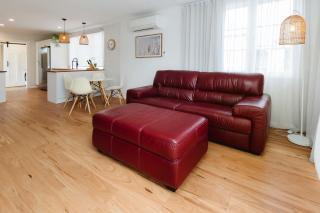 Charming Cottage - with deck & beach access - 3