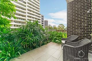 Merrylands Comfy 2b1b Apartment - 3