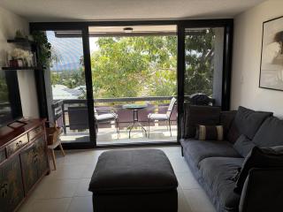 Stylish unit convenient location - 8