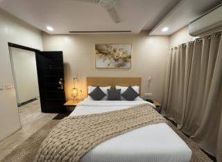 Hotel Heaven Luxes Opp Miraj Cinemas - 2