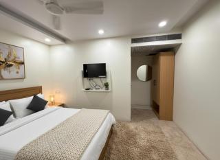 Hotel Heaven Luxes Opp Miraj Cinemas - 3