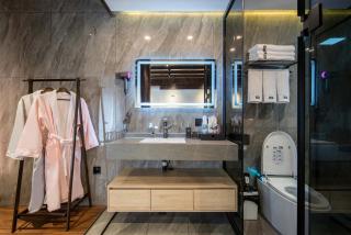 Golden Dragon's Mountain Glow Inn - 1