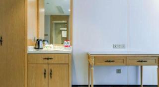 Vienna Hotel Chongqing Yangjiaping Pedestrian Street Light Railway Station - 4