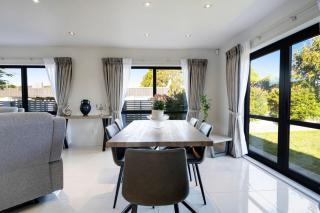 Modern Spacious Home with Backyard and Parking - 8