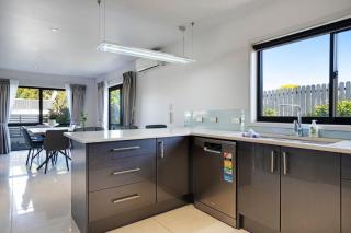 Modern Spacious Home with Backyard and Parking - 3