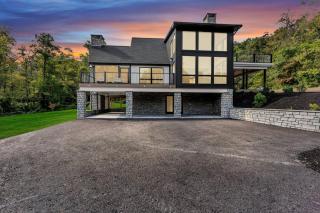 Elegant Modern Escape - 0