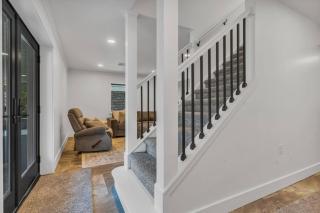 Elegant Modern Escape - 1