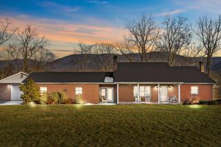 Riverside Retreat - 0