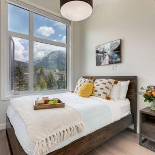 Stunning Modern 2BR Unit in Downtown Canmore - 7