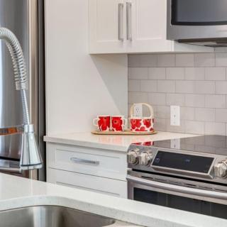 Stunning Modern 2BR Unit in Downtown Canmore - 2