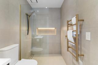 Point Chevalier Beach Studio with Ocean Views - 3