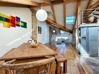 HolidayHome Apartments|Luxury Loft-Style Apartment - 7