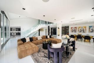 Sunset Plaza Ultra Modern Home - 4