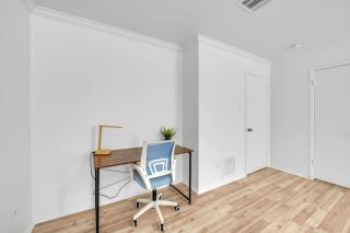 Cozy Home Near Tesla COTA Austin Airport - 9